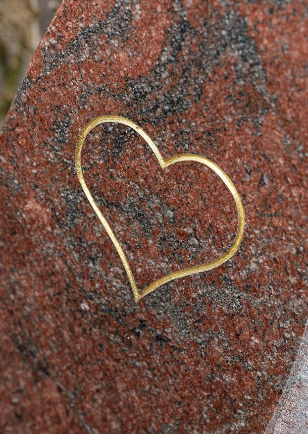 Monuments, Pierre Tombale